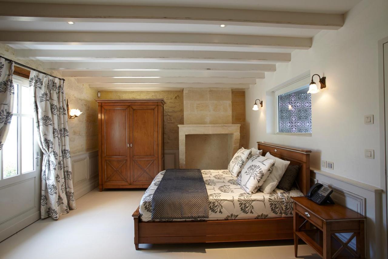 Château La Rose Perrière Lussac  Chambre photo